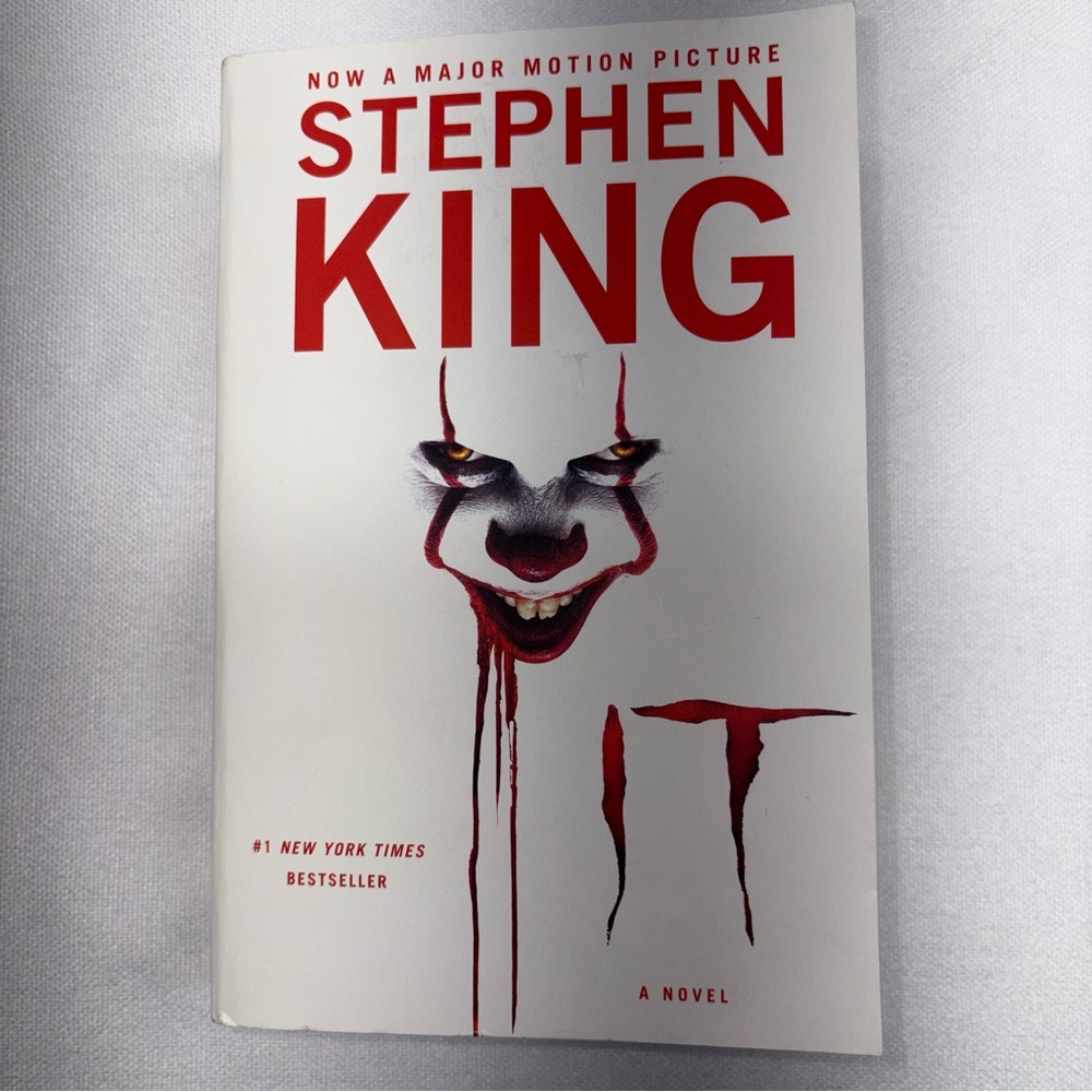 IT by Stephen King FIRST EDITION 1st Printing Paperback Horror Novel 2019